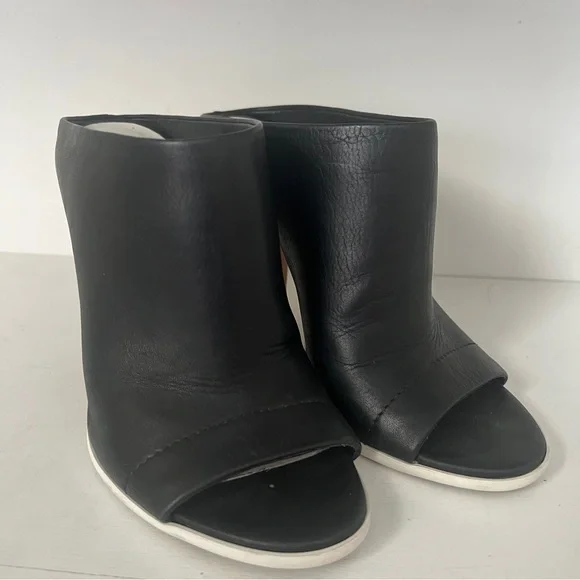 Vince Allison leather mule booties Women’s Size 6.5 Black Wood - Picture 2 of 7